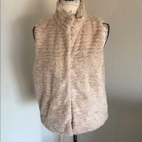 Betsey Johnson Faux Fur Vest Mobwife Feminine Contemporary Event Party Boho - Picture 1 of 12